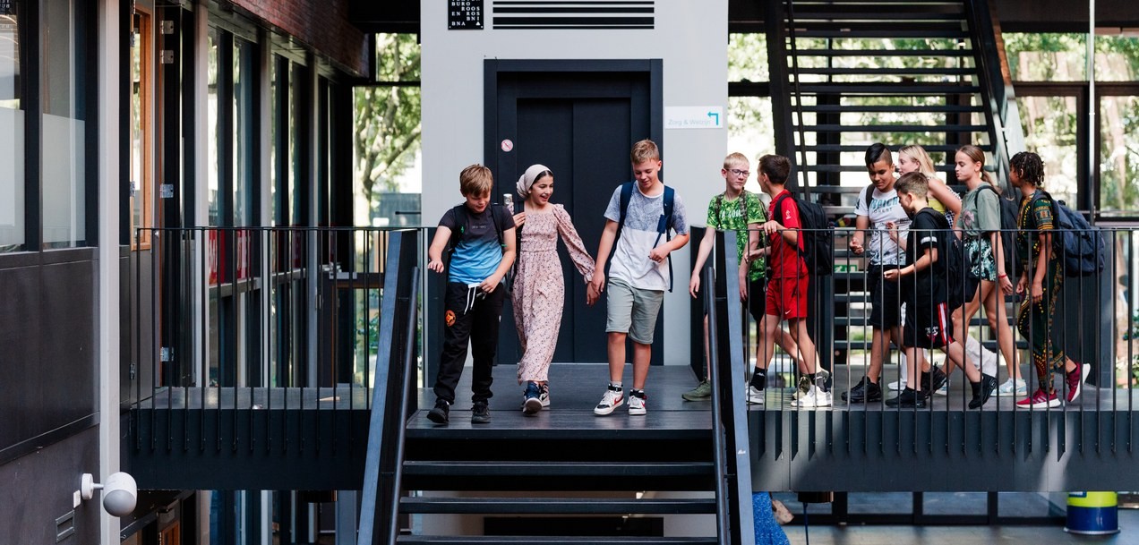 Foto leerlingen trap